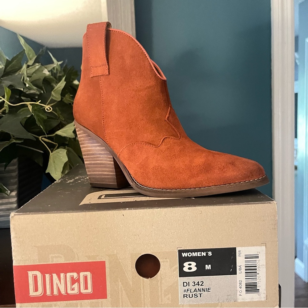 Orange Dingo cowboy boots!!